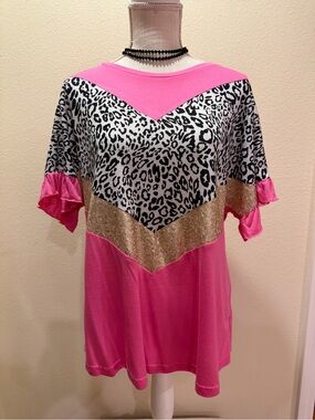 NWT GRACE & EMMA Women's Pink Leopard Print V-Neck Tunic with Gold Accent